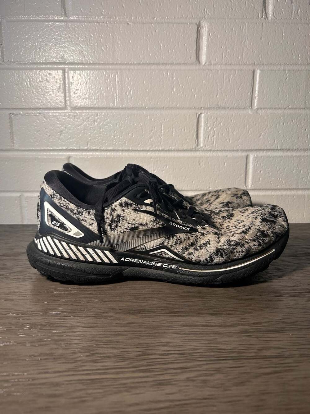 Brooks Adrenaline GTS 23 Men's Running Shoes Size 10